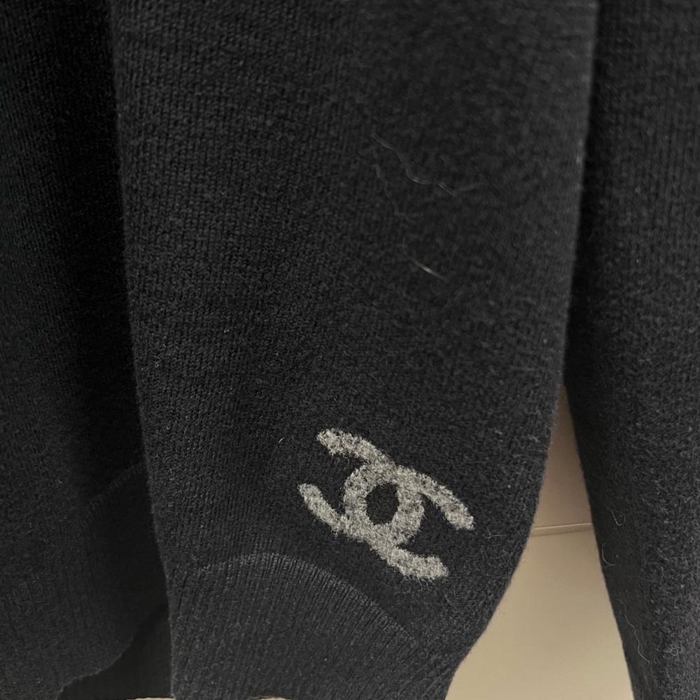 CHANEL UNIFORM MENS V-NECK SIZE MEDIUM: $350